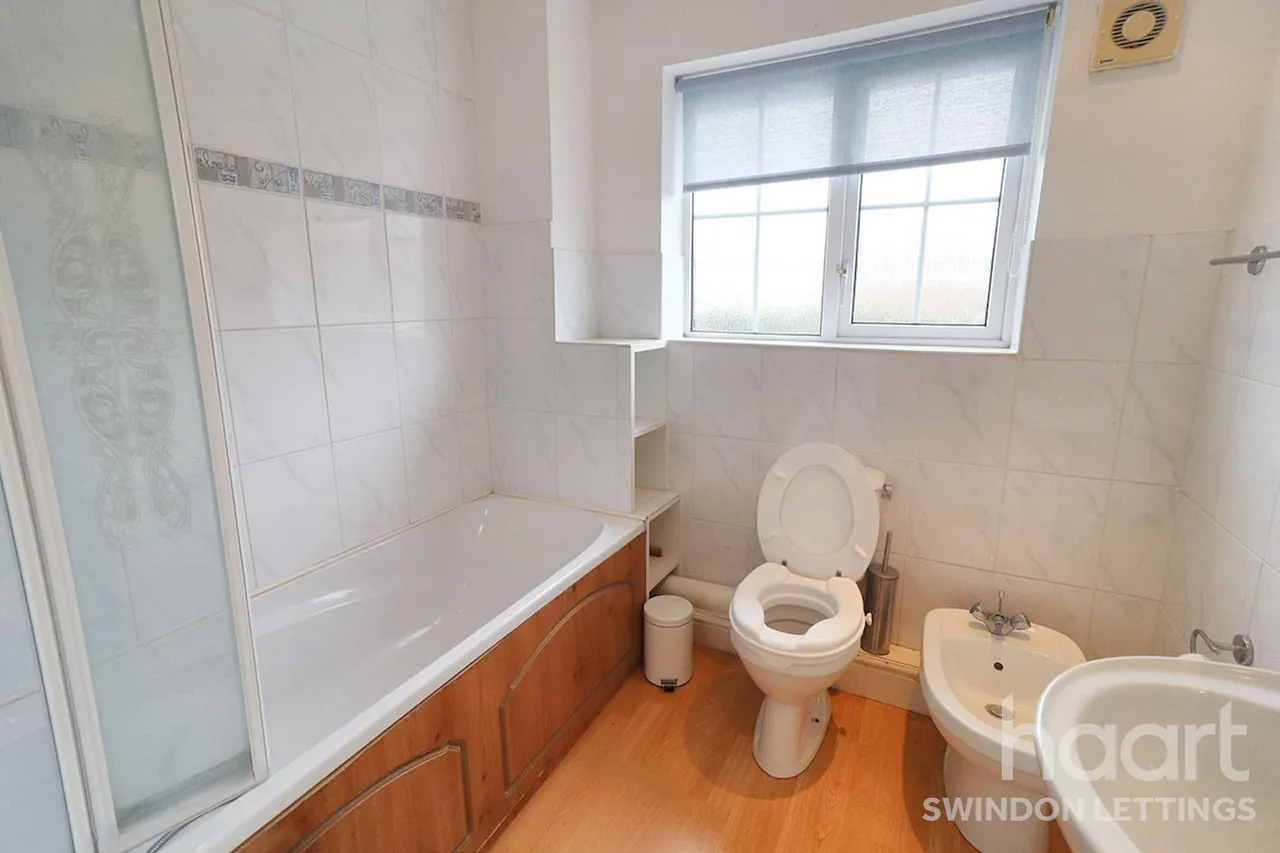 Greenwich Close, Swindon, SN25, photo 8