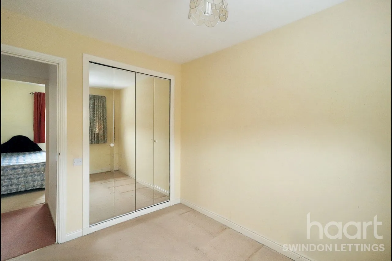 Greenwich Close, Swindon, SN25, photo 11