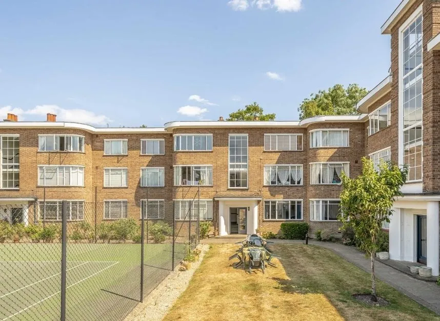 2 bed flat for sale — Bridge Road, East Molesey, KT8