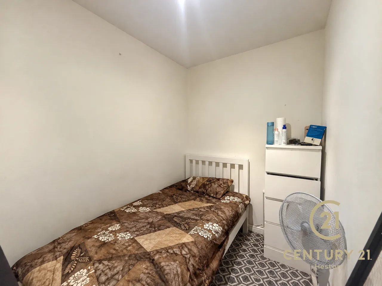 High Street, Harlington, UB3, photo 6