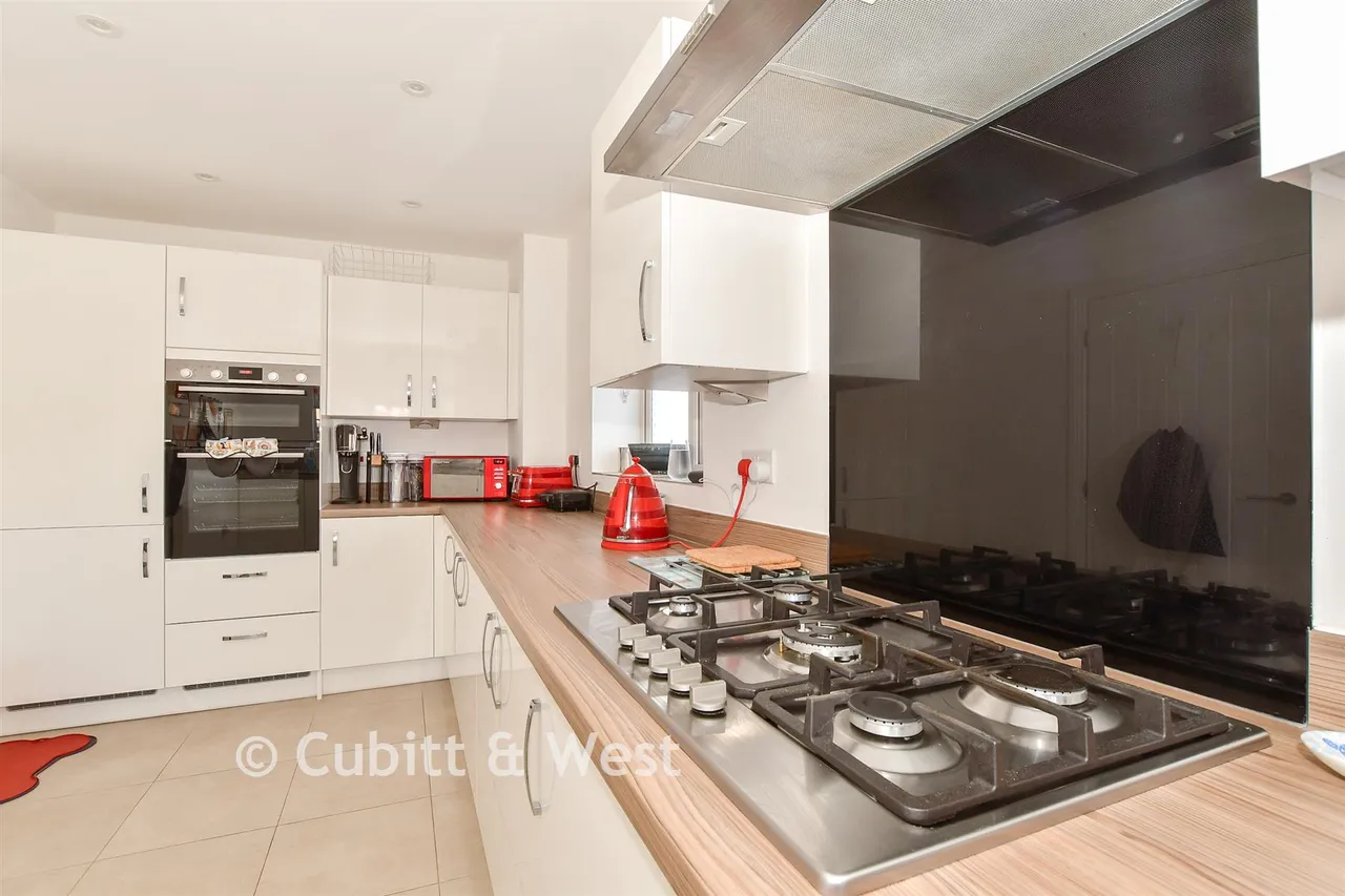 Corden Place, Codmore Hill, RH20, photo 7