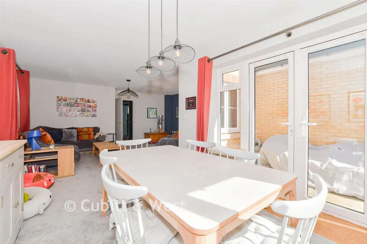 Corden Place, Codmore Hill, RH20, photo 3