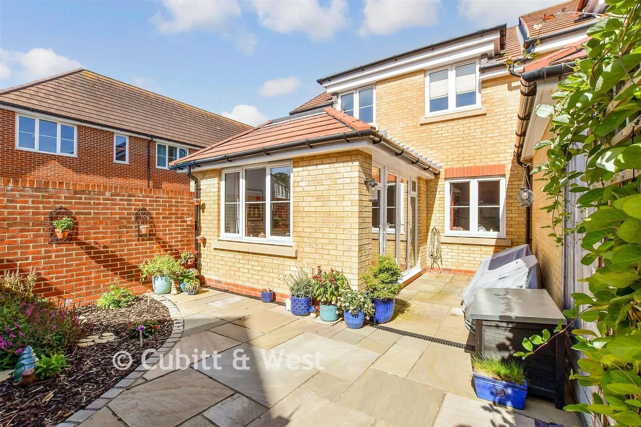 Corden Place, Codmore Hill, RH20, photo 15