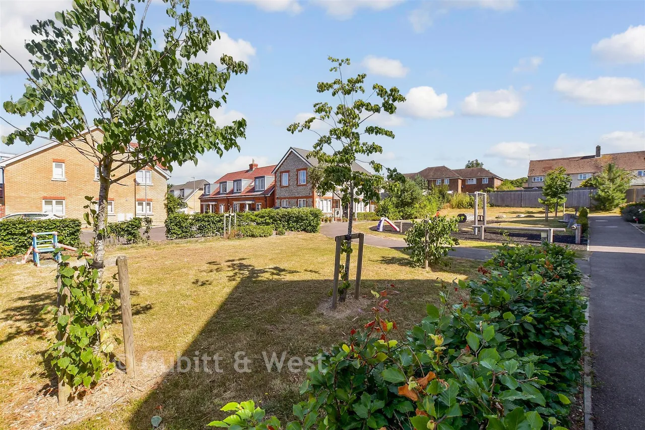 Corden Place, Codmore Hill, RH20, photo 16