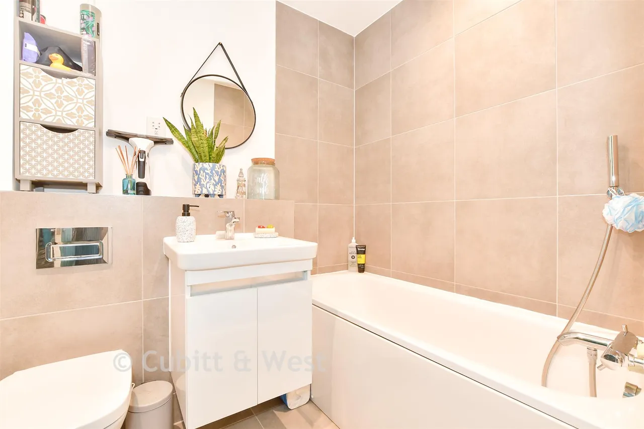 Corden Place, Codmore Hill, RH20, photo 13