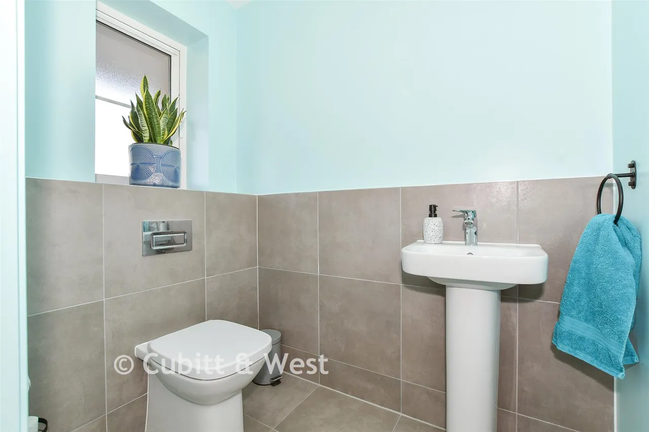 Corden Place, Codmore Hill, RH20, photo 9