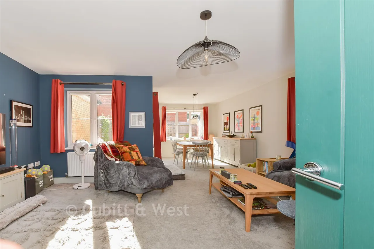 Corden Place, Codmore Hill, RH20, photo 4
