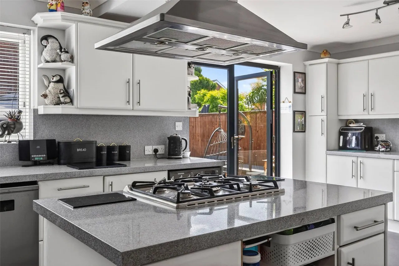 Taunton Road, Weston-super-Mare, BS22, photo 4