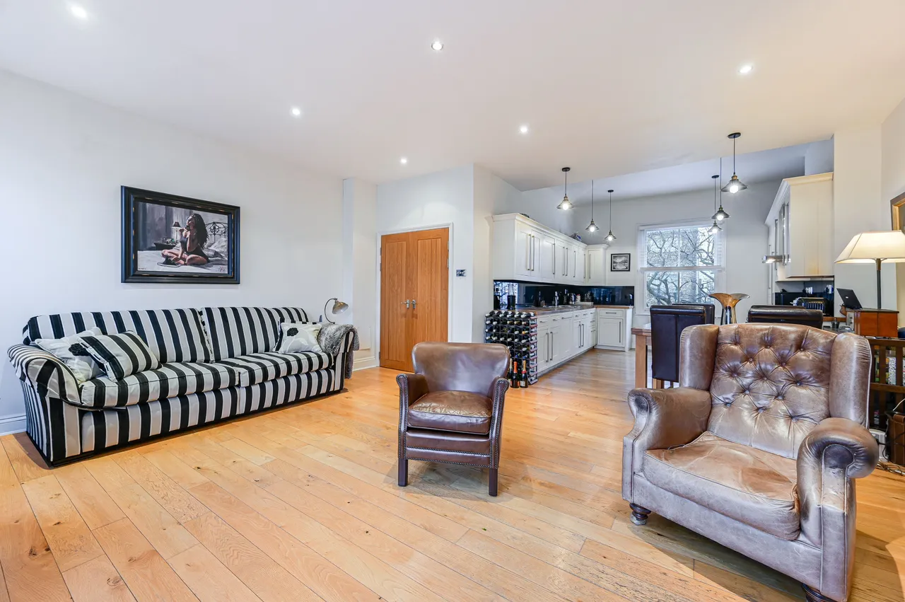 3 bed flat for sale, London, SW5