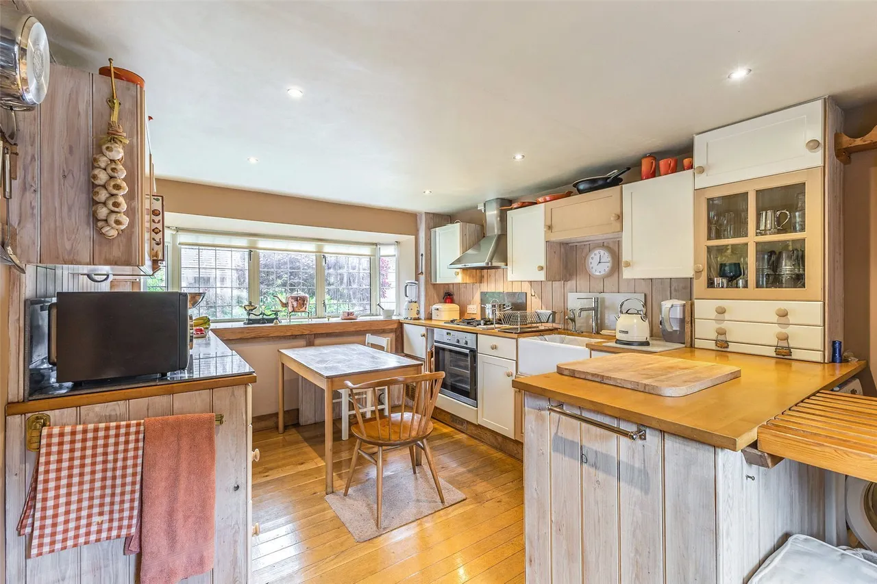 Easebourne Street, Midhurst, GU29, photo 4