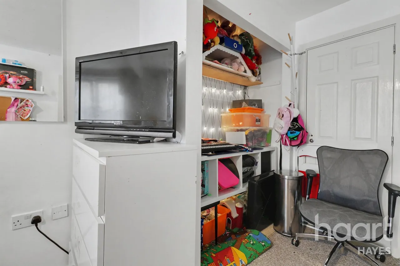 Waxlow Way, Northolt, UB5, photo 6