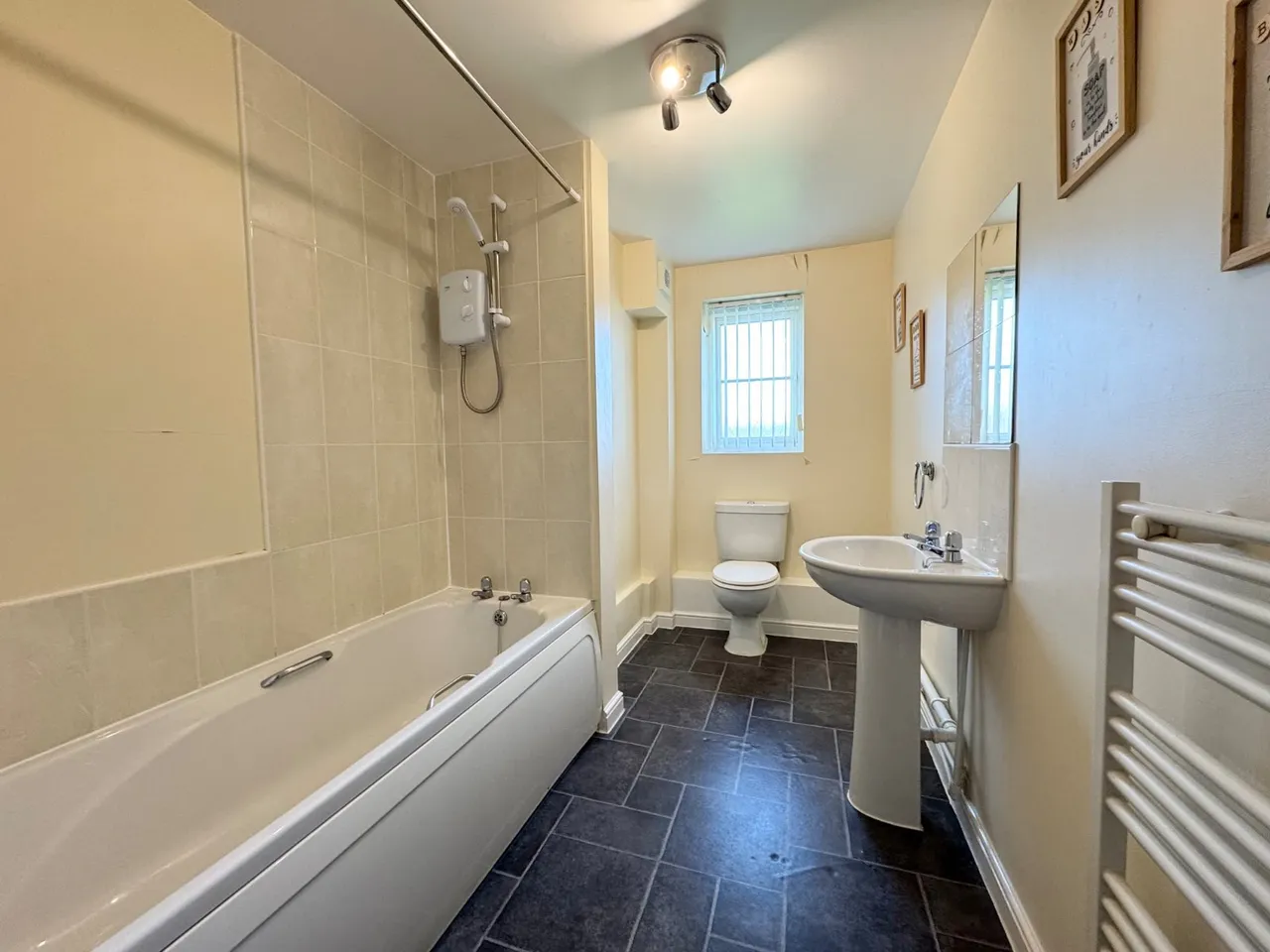 Carlton Court, Barnsley, S71, photo 8