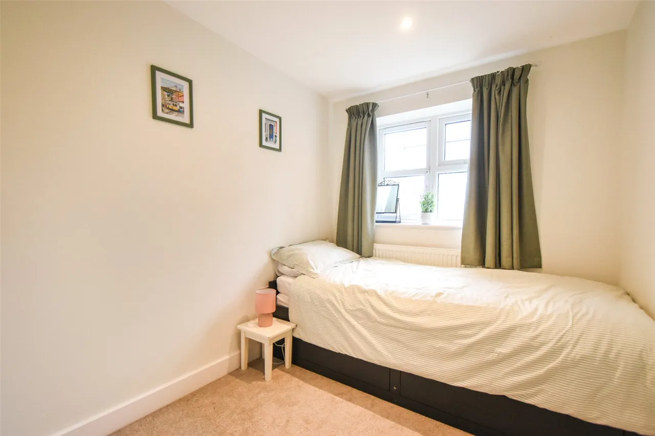 Cresley Drive, London Road, Hook, Hampshire, RG27 9GY, photo 10
