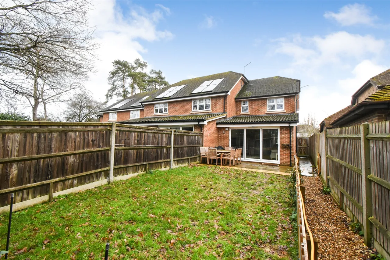 Cresley Drive, London Road, Hook, Hampshire, RG27 9GY, photo 4