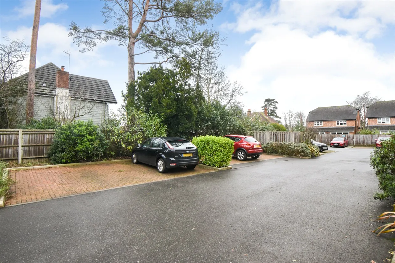 Cresley Drive, London Road, Hook, Hampshire, RG27 9GY, photo 12