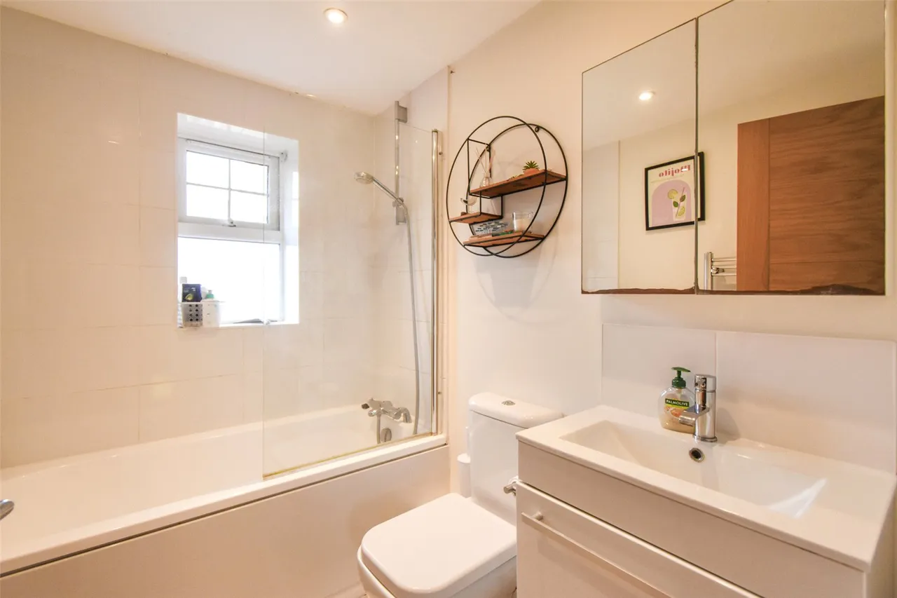 Cresley Drive, London Road, Hook, Hampshire, RG27 9GY, photo 11