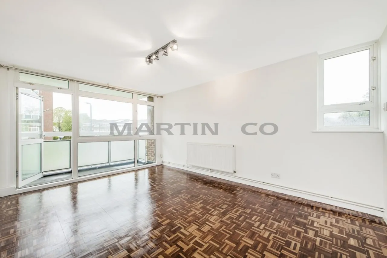 Gardner Close, Wanstead, photo 2