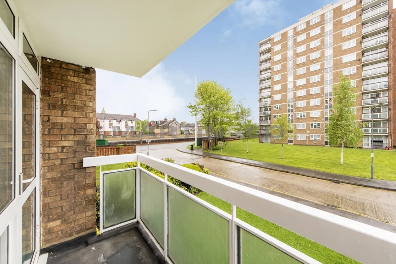 Gardner Close, Wanstead, photo 9