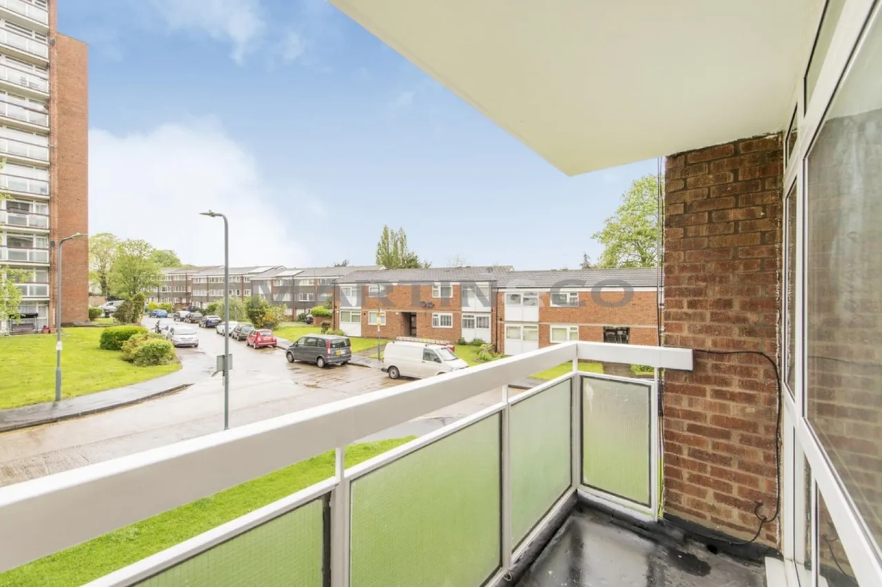 Gardner Close, Wanstead, photo 10