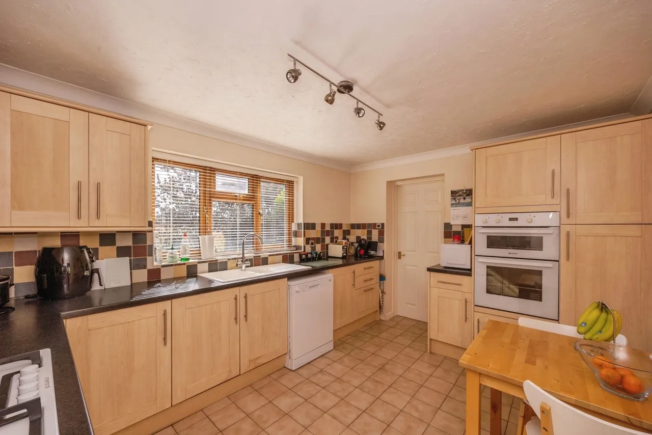 Lychgate Drive, Waterlooville, PO8, photo 2