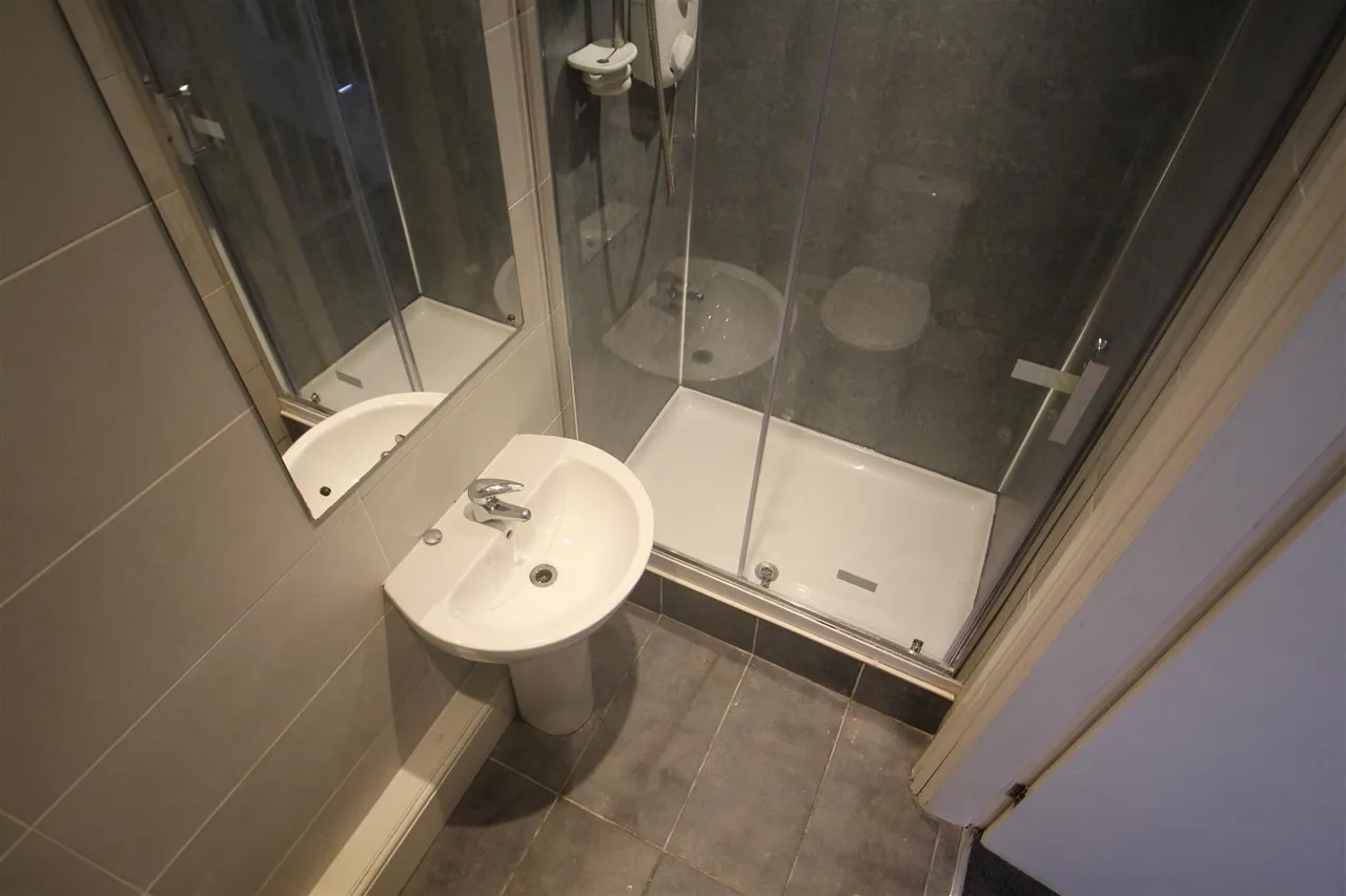 Victoria Road, Hyde Park, LS6, photo 5