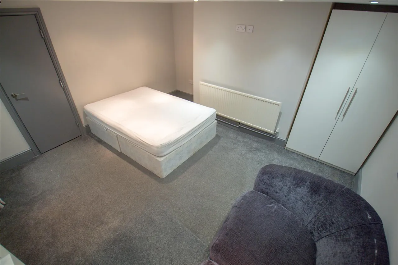 Victoria Road, Hyde Park, LS6, photo 10