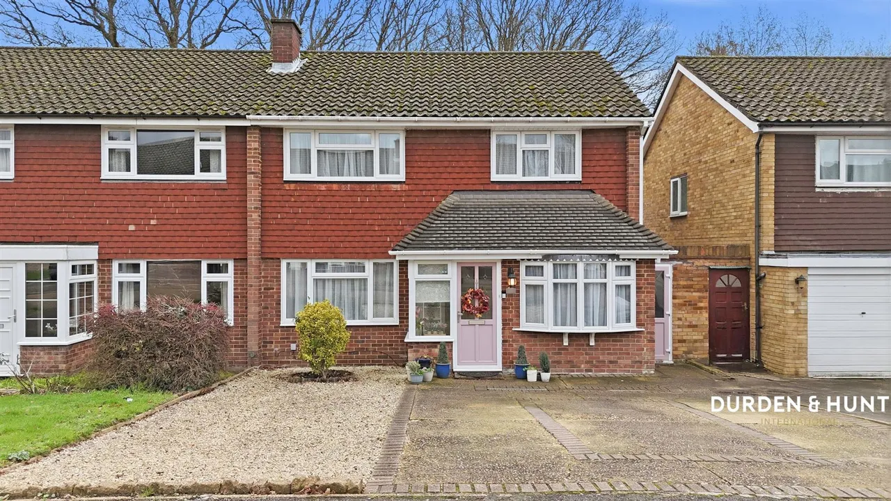 4 bed house for sale, Woolhampton Way, Chigwell, IG7