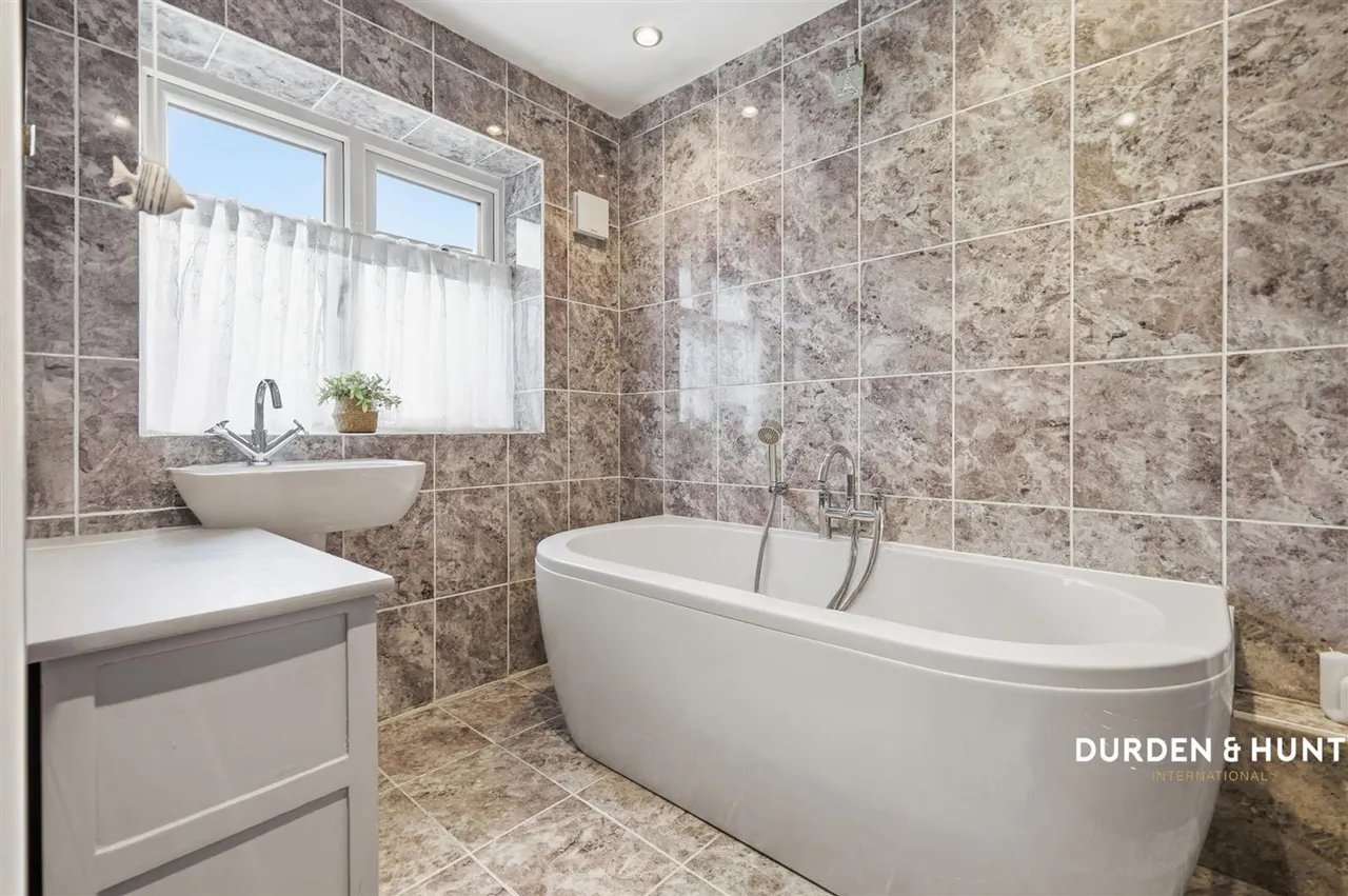 Woolhampton Way, Chigwell, IG7, photo 19