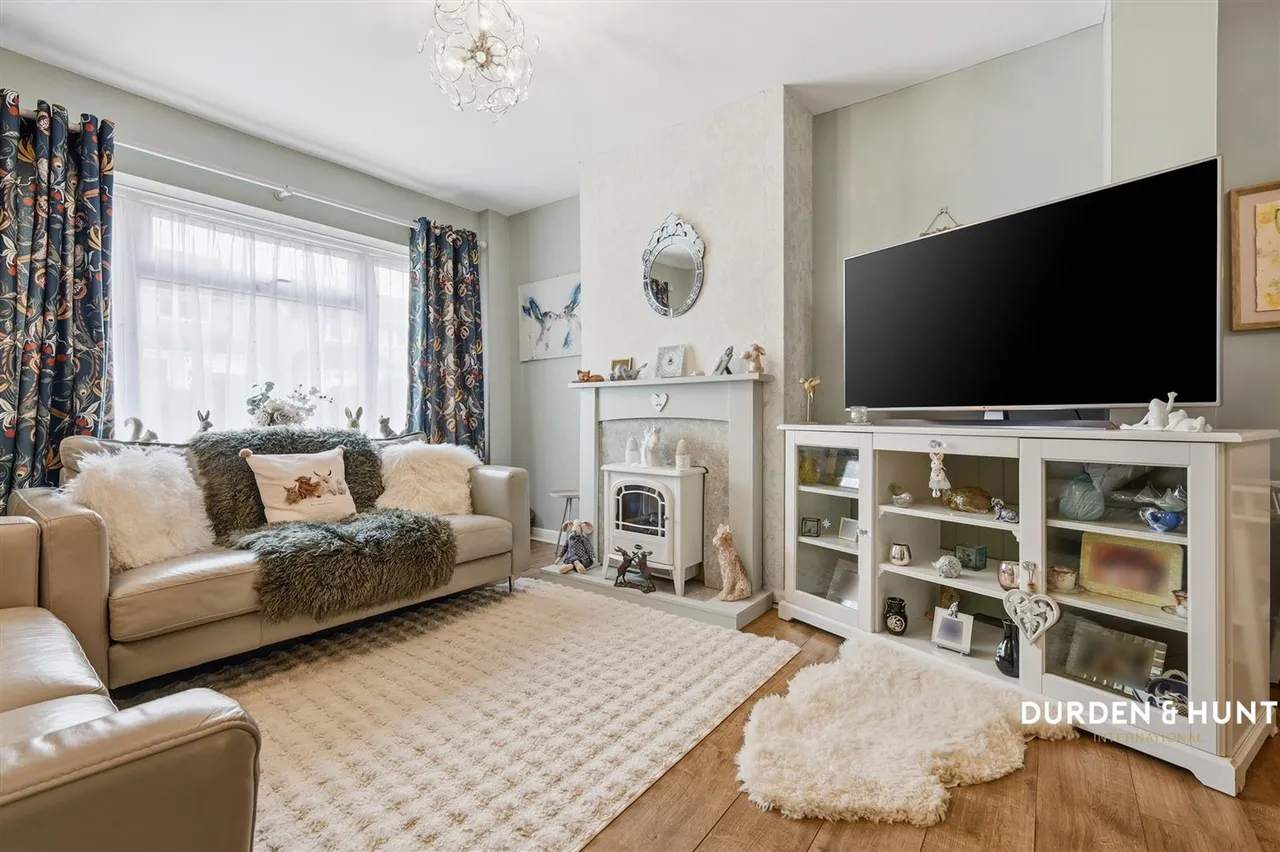 Woolhampton Way, Chigwell, IG7, photo 2