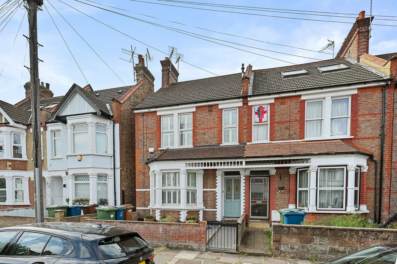3 bed house for sale, Heath Road, West Harrow, HA1