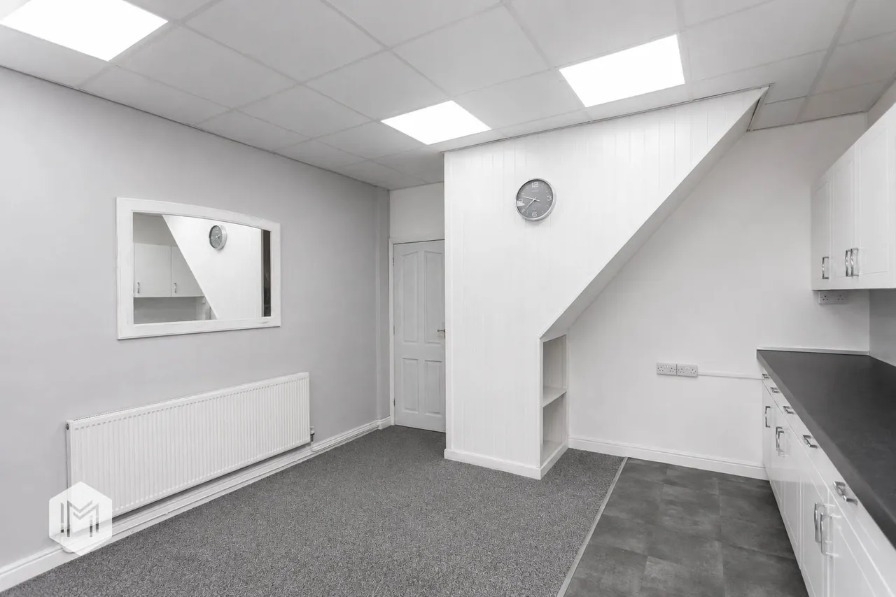 Bury Road, Bolton, BL2 6DT, photo 6