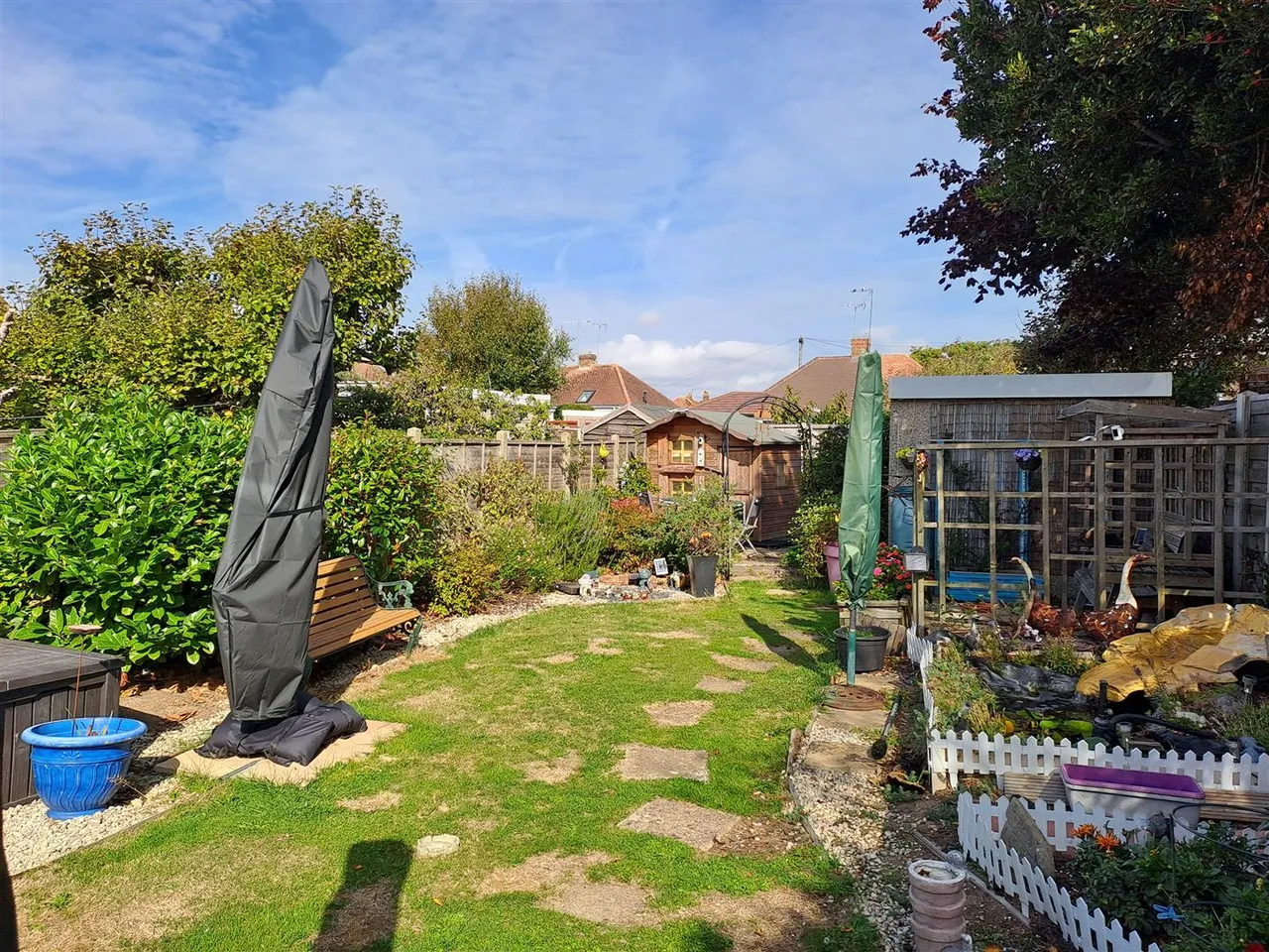 The Crescent, Rustington, photo 4