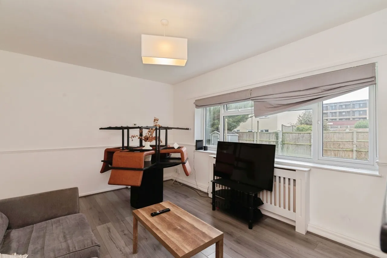 Market Avenue, Wickford, Essex, SS12, photo 8