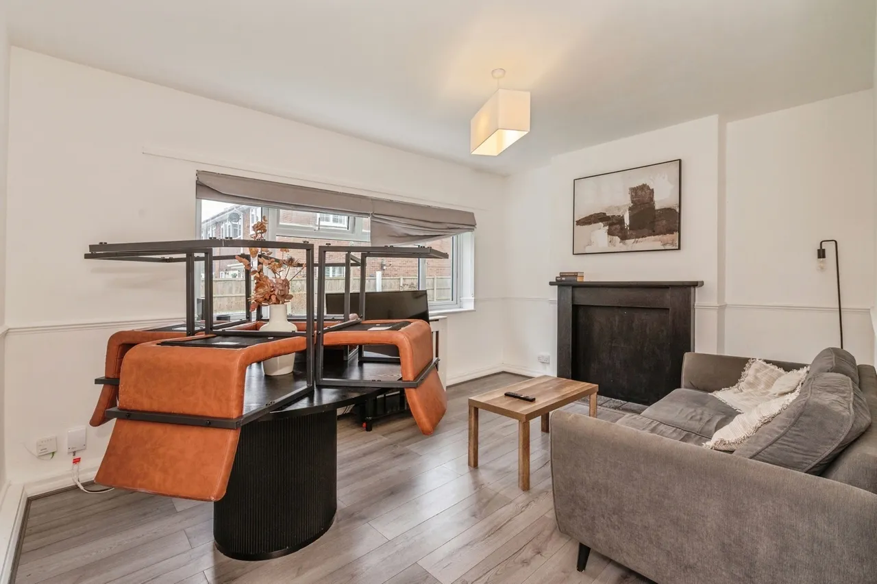 2 bed flat for sale — Market Avenue, Wickford, Essex, SS12