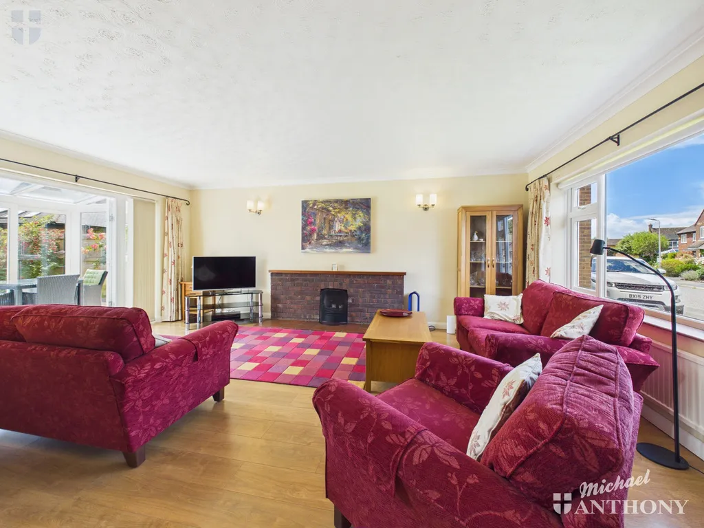 Ligo Avenue, Stoke Mandeville, Aylesbury, HP22 5TY, photo 2