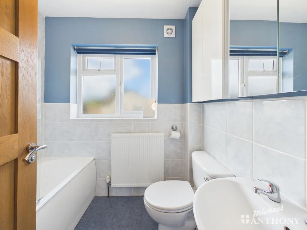 Ligo Avenue, Stoke Mandeville, Aylesbury, HP22 5TY, photo 12