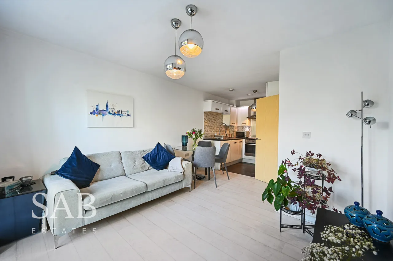 Taywood Road, Northolt, UB5, photo 2