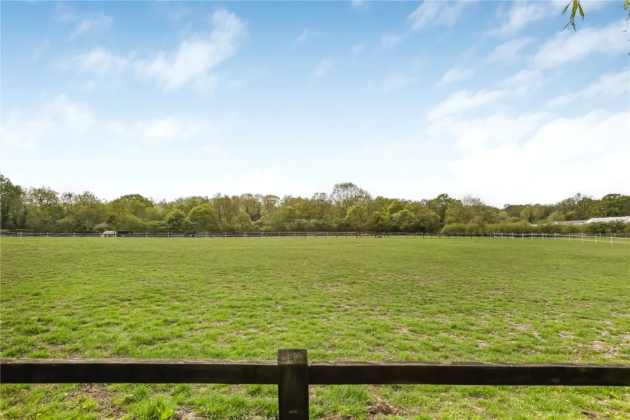 Great North Road, Bell Bar, Brookmans Park, Hertfordshire, AL9 6DA, photo 28