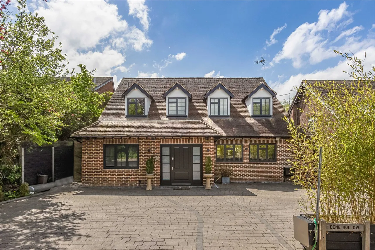 Great North Road, Bell Bar, Brookmans Park, Hertfordshire, AL9 6DA, photo 6