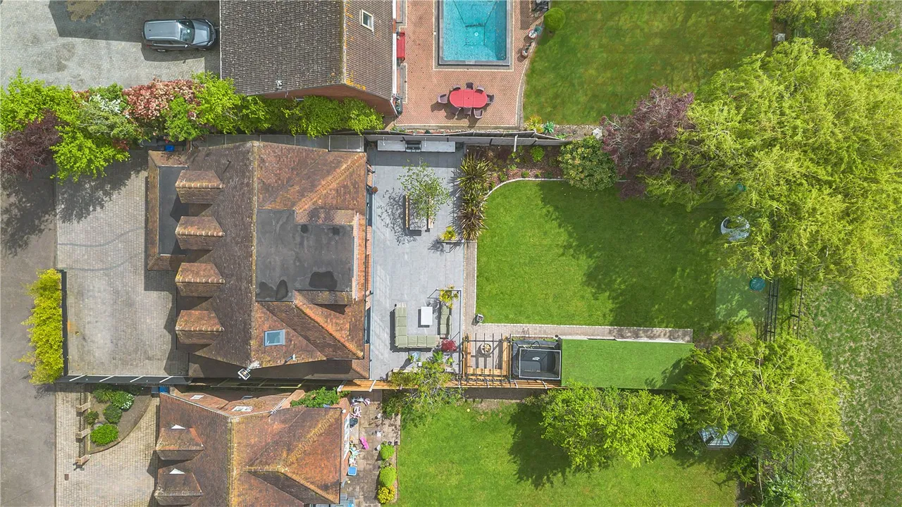 Great North Road, Bell Bar, Brookmans Park, Hertfordshire, AL9 6DA, photo 31