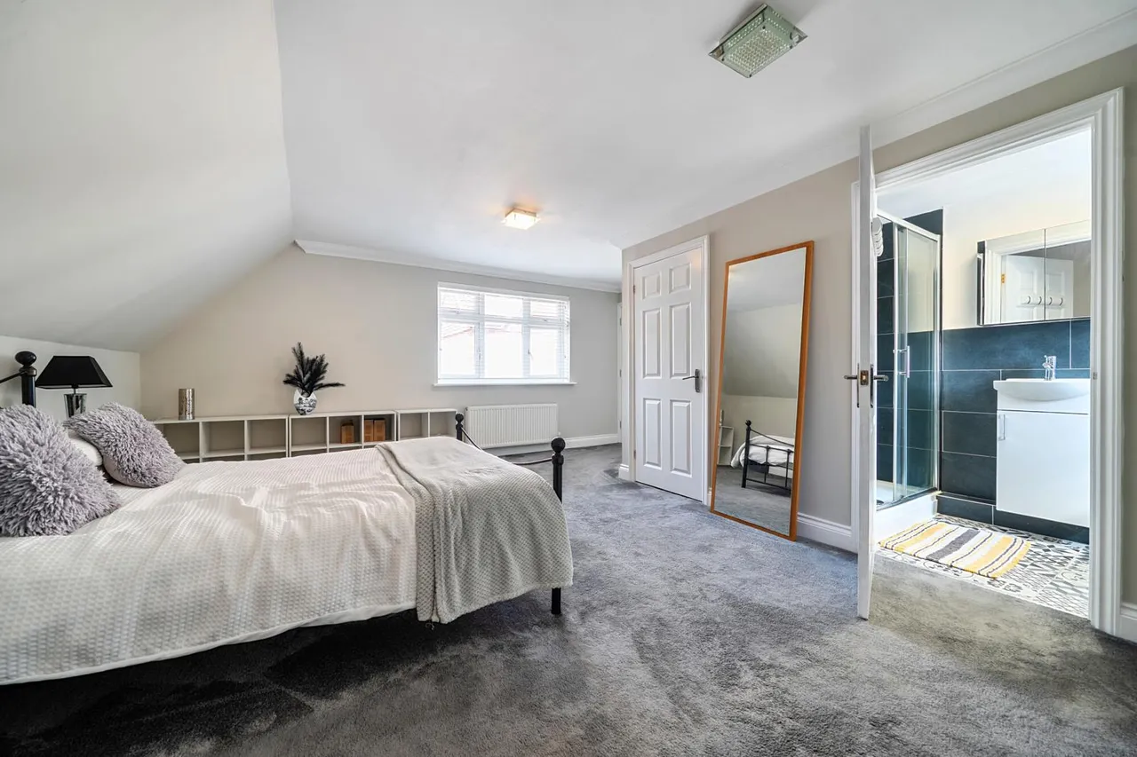 Old George Court, Rochester, ME3, photo 17