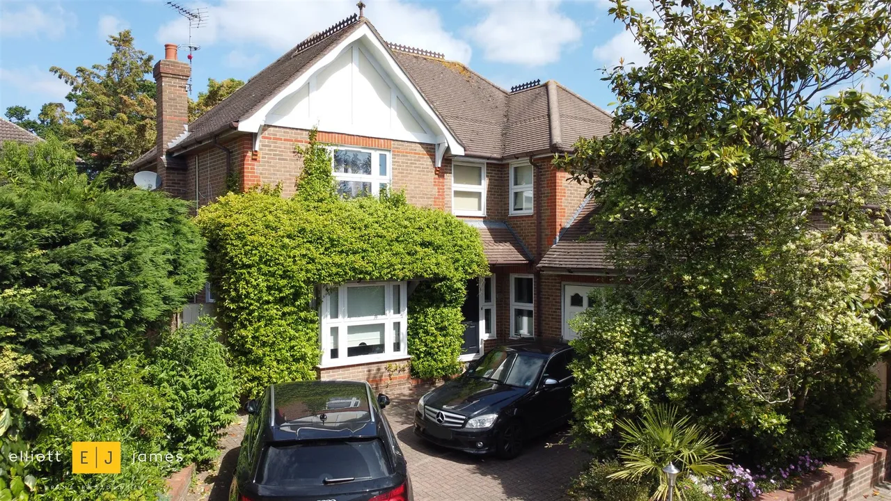 4 bed house for sale — Alderton Mews, Loughton