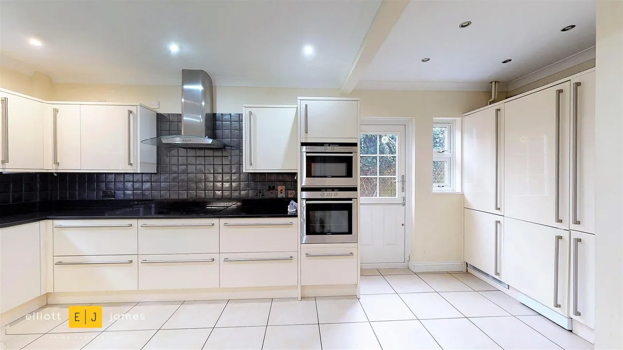 Alderton Mews, Loughton, photo 3