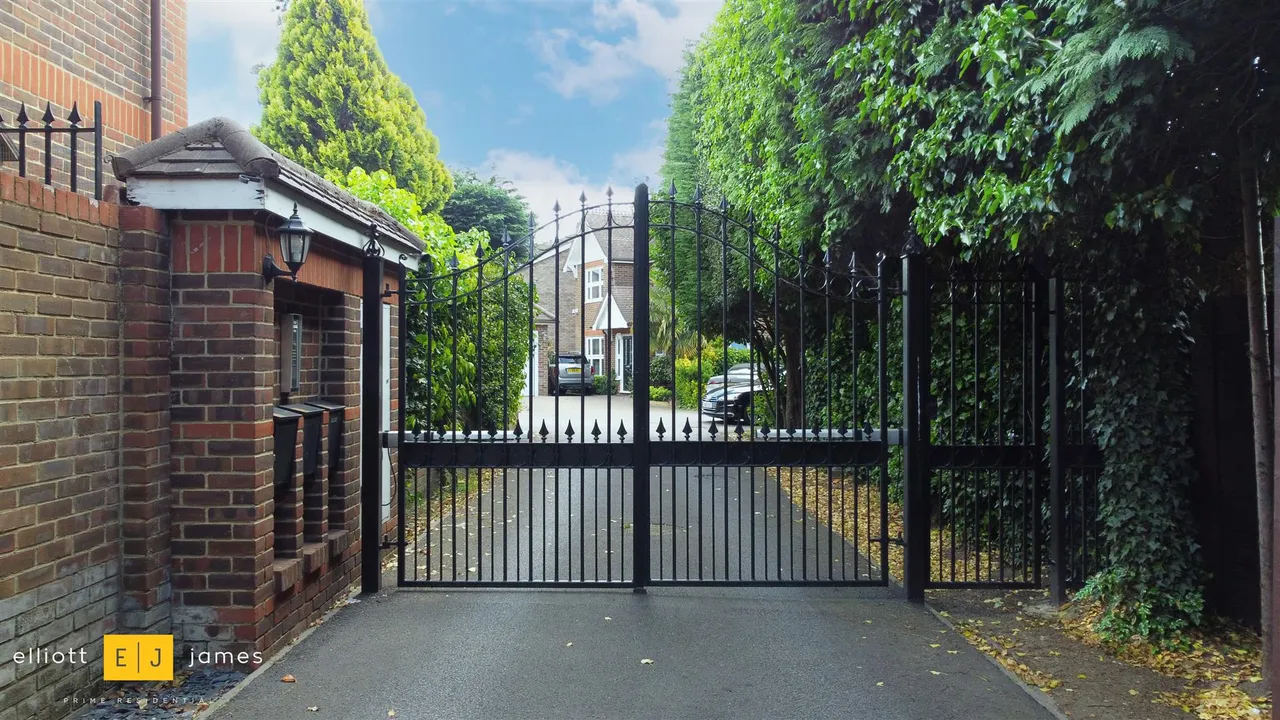 Alderton Mews, Loughton, photo 2