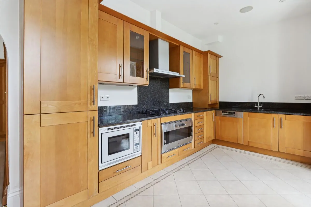 High Street, Esher, KT10, photo 4