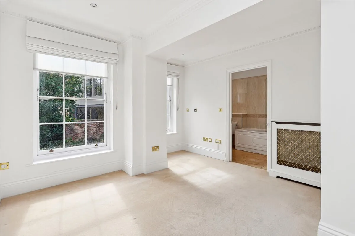 High Street, Esher, KT10, photo 8