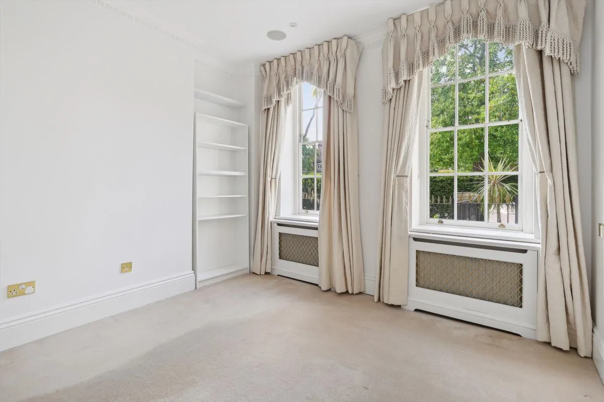 High Street, Esher, KT10, photo 10