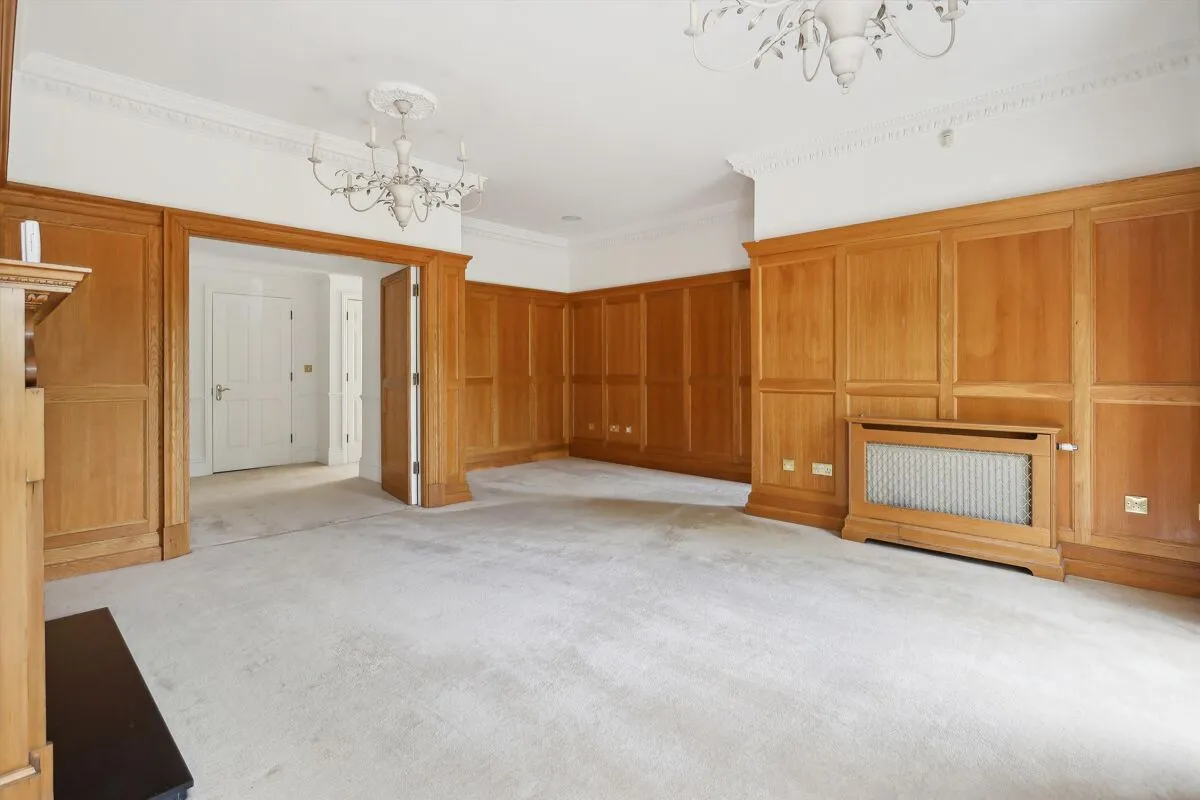 High Street, Esher, KT10, photo 5