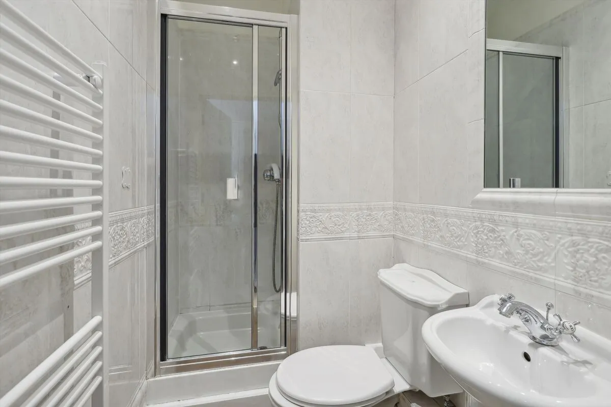 High Street, Esher, KT10, photo 11