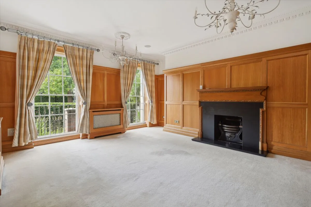 High Street, Esher, KT10, photo 2